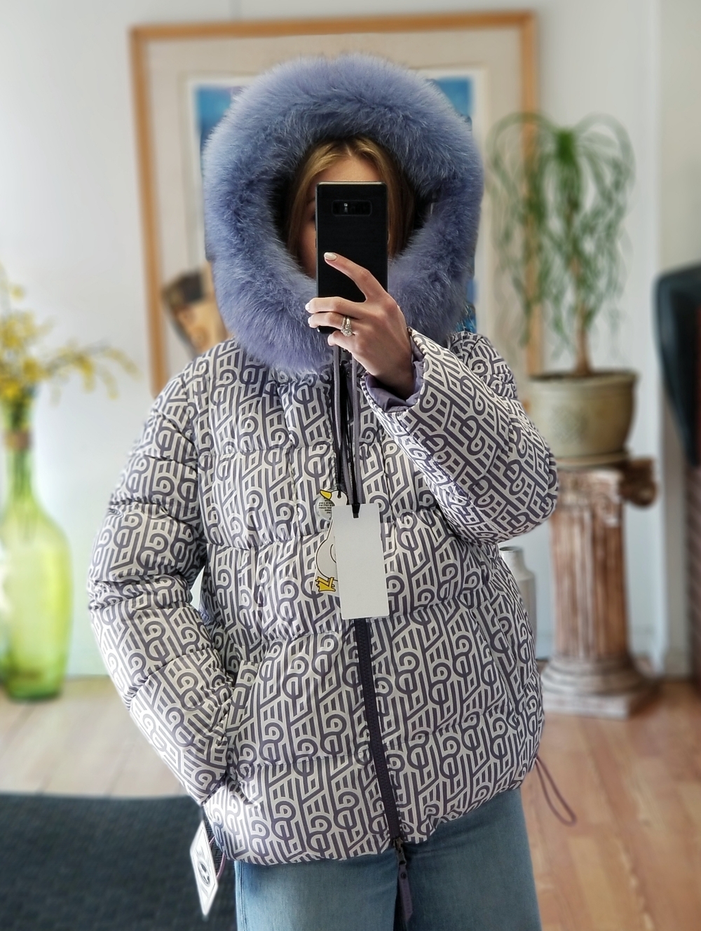 Reversible Goose Down Puffer Jacket with Detachable Sleeves And Fox Fur - Picture 2 of 10